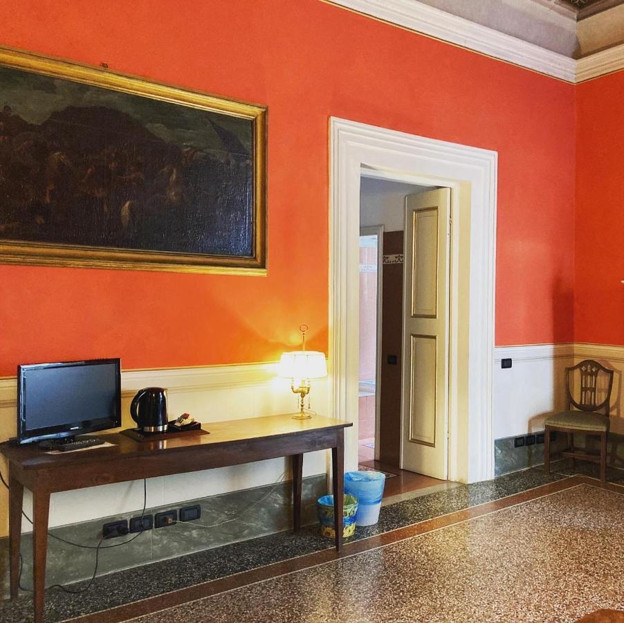 Palazzo Tucci Residenza D'Epoca Panzió Lucca Kültér fotó